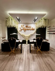 Nowy salon kosmetyczny Syrenka w Toruniu na Rubinkowie – eleganckie wnętrze stworzone z myślą o relaksie i pielęgnacji urody.