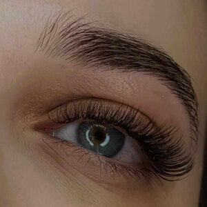 Profesjonalna stylizacja i regulacja brwi w Syrenka Toruń