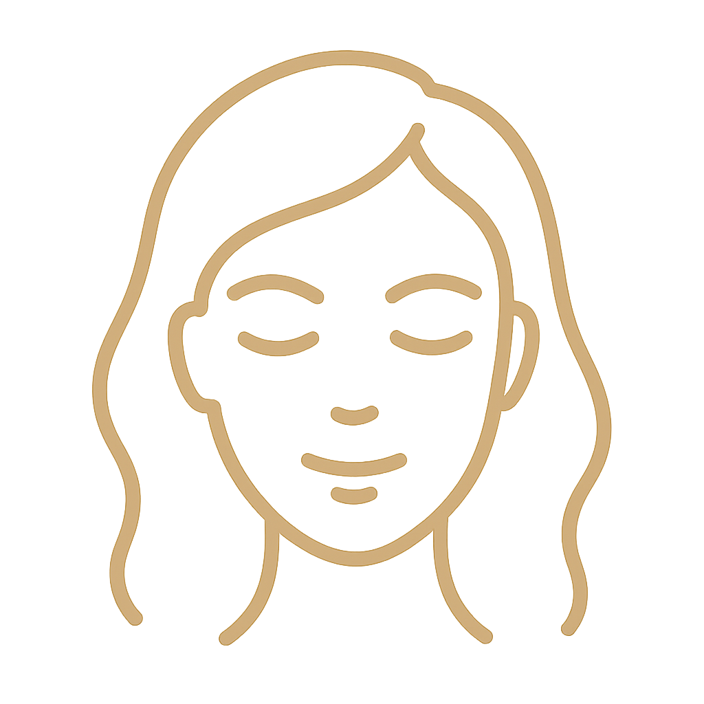 Kobieta w eleganckim, świątecznym wnętrzu prezentuje wieczorowy makijaż oczu wykonany w Studio Syrenka Toruń.