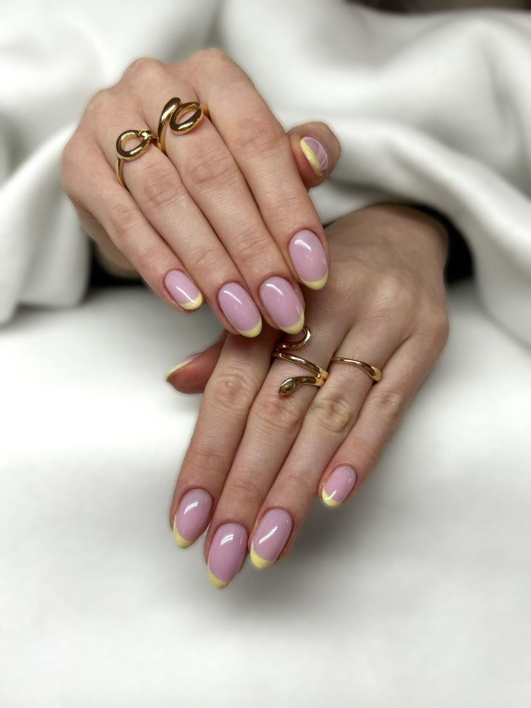 Manicure hybrydowy Toruń | Trwałe paznokcie i perfekcyjne wykończenie – Syrenka