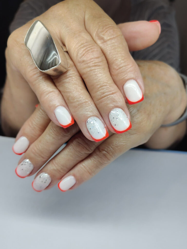 Paznokcie: żel czy hybryda – co wybrać? Różnice, trwałość, ceny i dla kogo