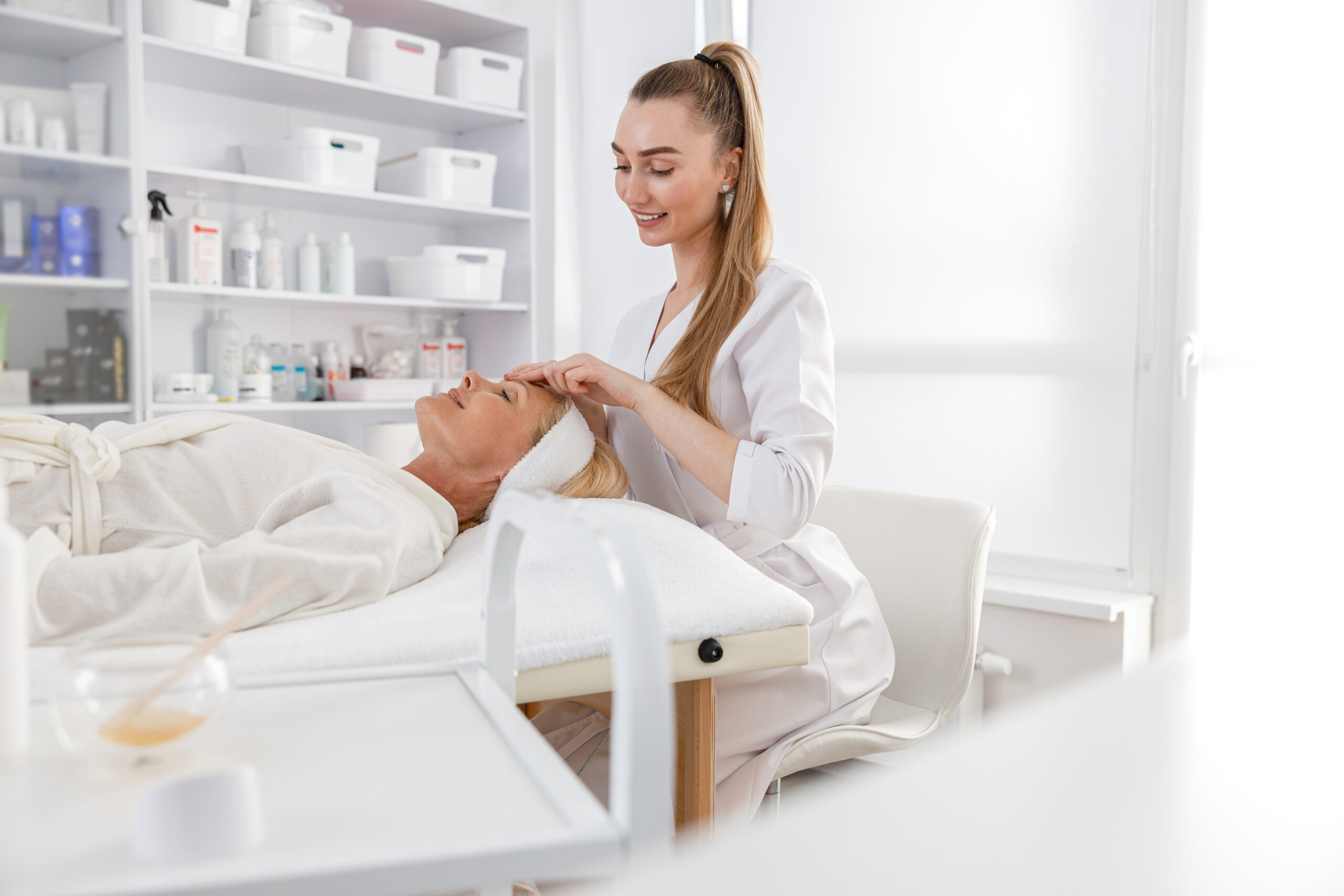 Jak przygotować skórę na lato? Zabiegi na maj i czerwiec | Syrenka Toruń